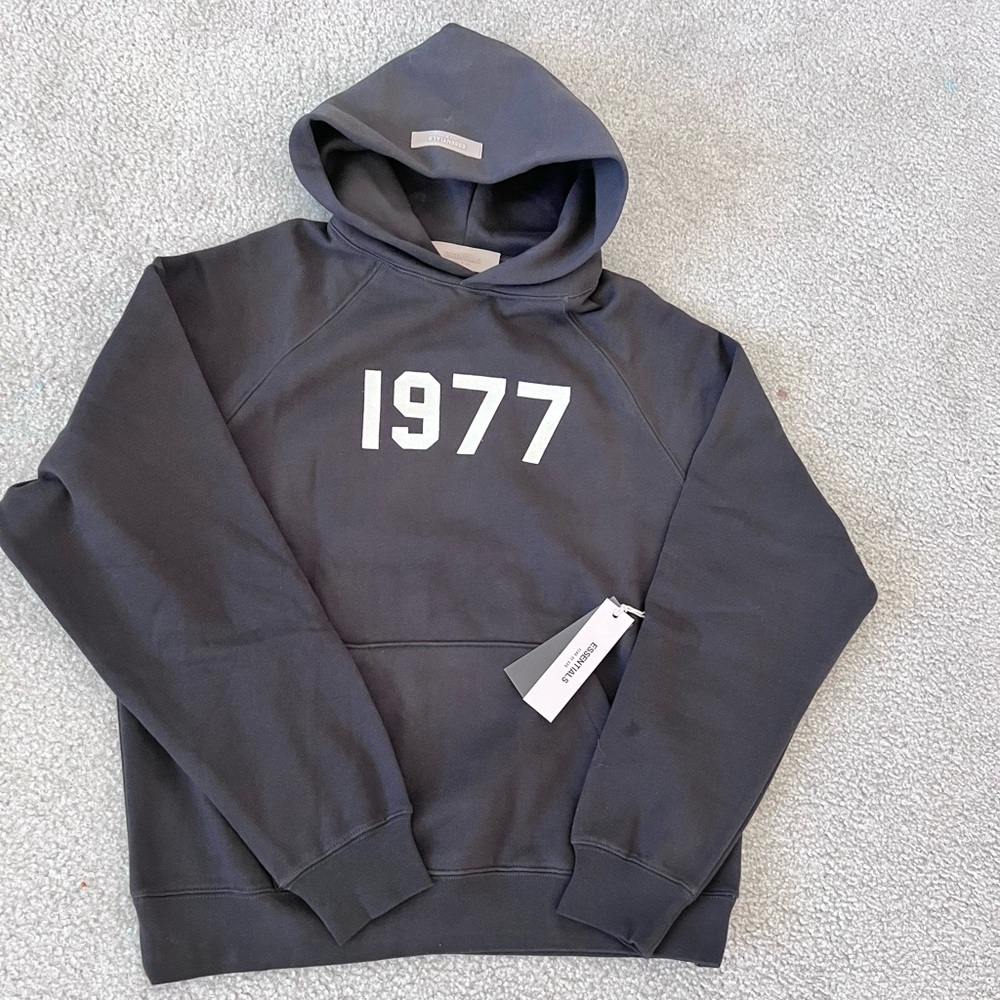 Fear of god essential hoodie S size
